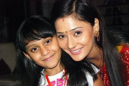 389193_296638520427086_100002428228445_659740_38873447_n - sara khan 7