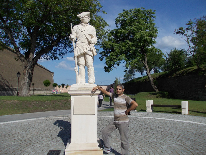 EU- IN SANTURILE CETATII - POZE DE PRIN ORAS ALBA IULIA