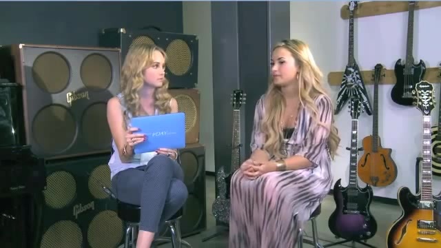 Demi Lovato Acuvue Live Chat - May 16_ 2012 043812