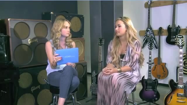 Demi Lovato Acuvue Live Chat - May 16_ 2012 043825