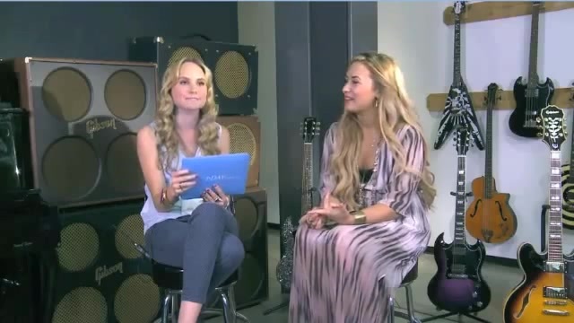 Demi Lovato Acuvue Live Chat - May 16_ 2012 046501
