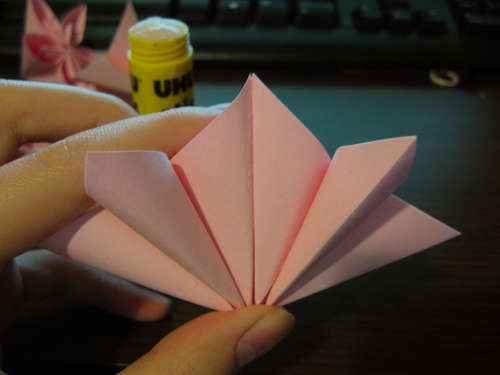 22 - Cum sa faci o floare origami