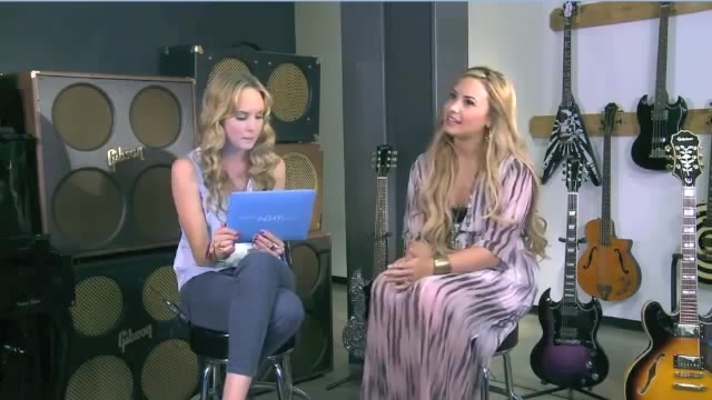 Demi Lovato Acuvue Live Chat - May 16_ 2012 051031