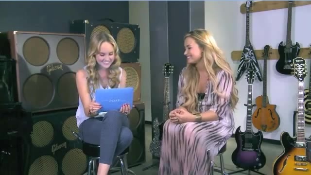 Demi Lovato Acuvue Live Chat - May 16_ 2012 053038