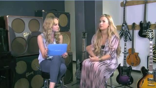 Demi Lovato Acuvue Live Chat - May 16_ 2012 054097