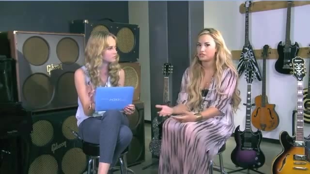 Demi Lovato Acuvue Live Chat - May 16_ 2012 054126