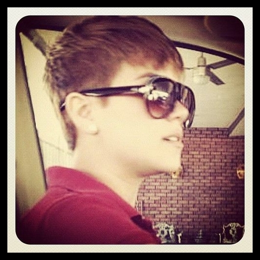 [rade] Tu cand esti beata vorbesti aiurea.