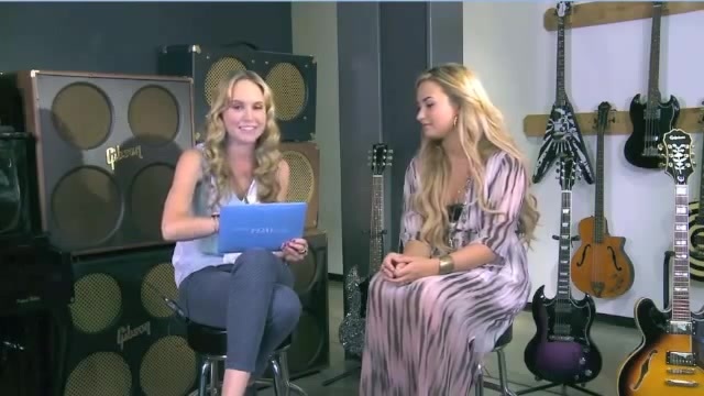 Demi Lovato Acuvue Live Chat - May 16_ 2012 055026