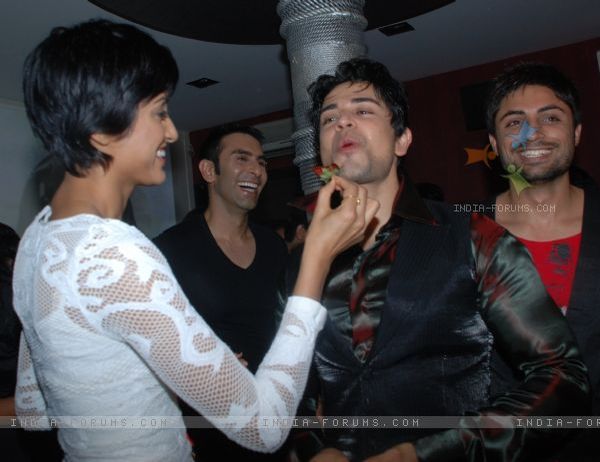 125057-jessy-randhawa-at-piyush-sachdev-birthday-bash-a-rocking-affair 125057-jessy-randhawa-at-piyush-sachdev-birthday-bash-a-rocking-affair