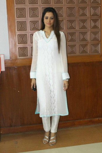 397215_233952673355380_1292833596_n - B-Madhura Naik-B