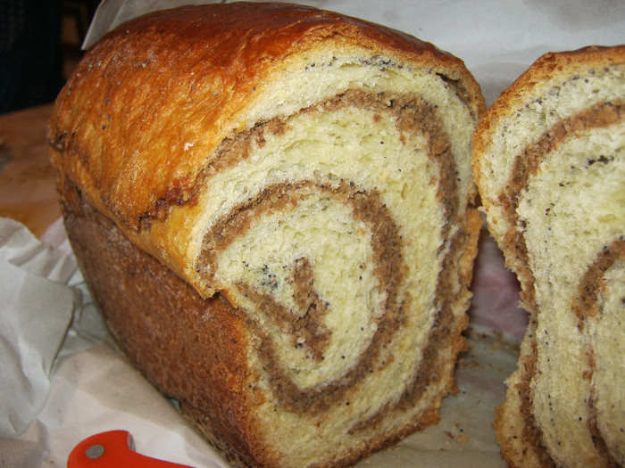 COZONAC CU NUCA SI MAC