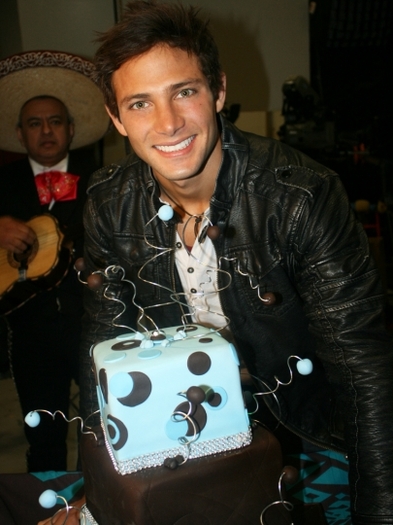 cumple-gabriel-coronel-1_132935546840 - Legaturi Riscante un nou serial pe acasa tv