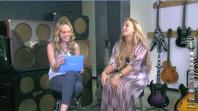 Demi Lovato Acuvue Live Chat - May 16_ 2012 060148