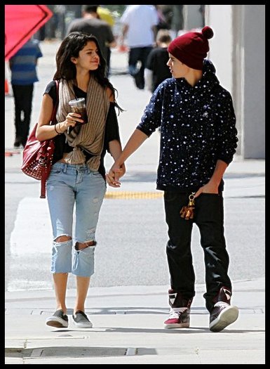 Ds: Nu ai mancat de dimineata David? :)) Dv: Ba da :)) dar cand m-ai luat de mana parca mi-au intrat