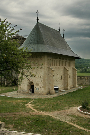 la-manastirea-dobrovat-mai-2009 - Pasiunile mele-fotografia