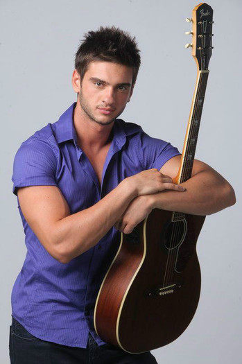 426338_114698798659529_100003582288680_54465_2127682454_n