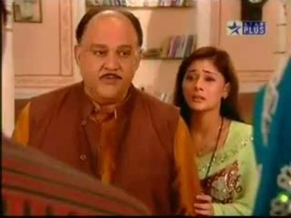 00_04_30 - sara khan 8