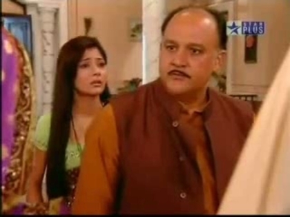 00_04_51 - sara khan 8