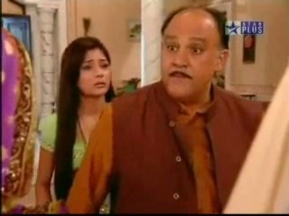 00_04_52 - sara khan 8