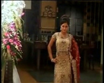 00_00_40 - sara khan 8