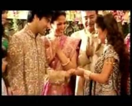 00_03_19 - sara khan 8