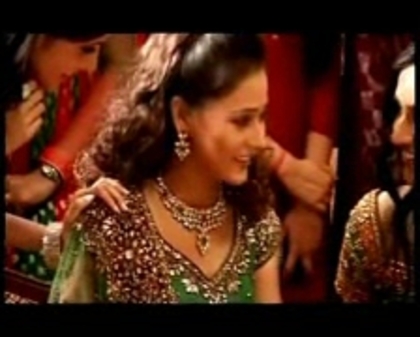 00_04_00 - sara khan 8