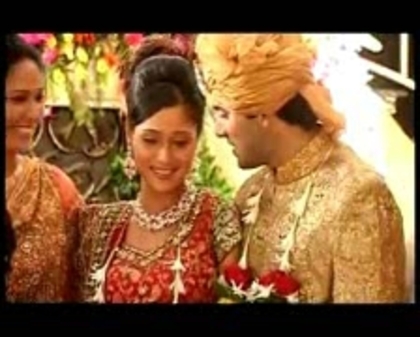 00_04_38 - sara khan 8