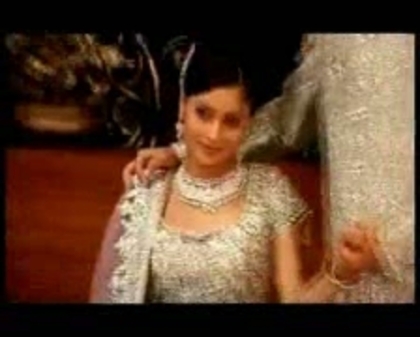 00_05_19 - sara khan 8