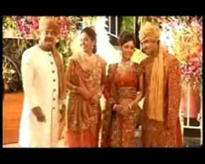 00_06_31 - sara khan 8