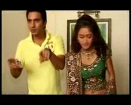 00_08_04 - sara khan 8