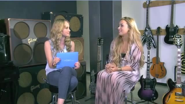 Demi Lovato Acuvue Live Chat - May 16_ 2012 068010