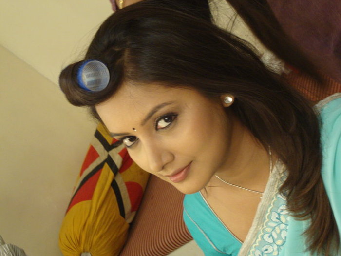 80 - Nidhi Uttam