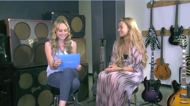 Demi Lovato Acuvue Live Chat - May 16_ 2012 070014