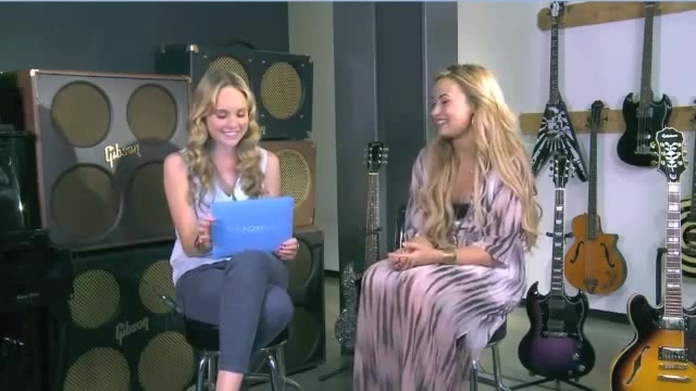 Demi Lovato Acuvue Live Chat - May 16_ 2012 070026