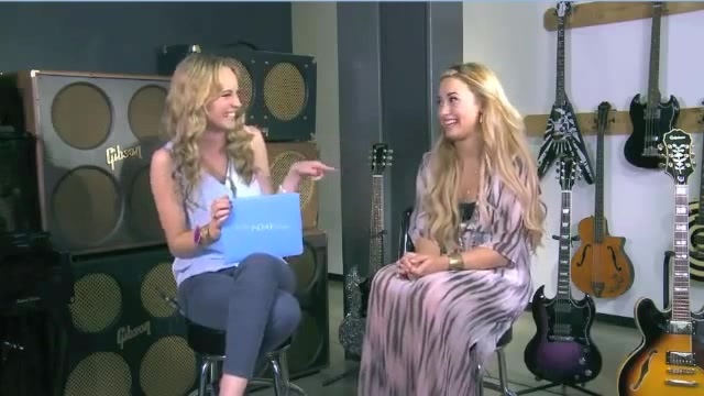 Demi Lovato Acuvue Live Chat - May 16_ 2012 075042
