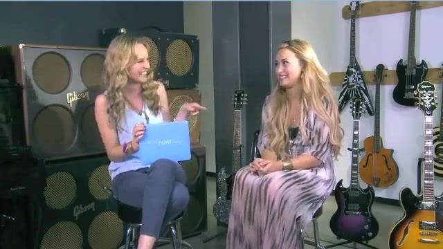 Demi Lovato Acuvue Live Chat - May 16_ 2012 075059