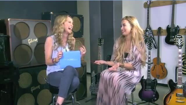 Demi Lovato Acuvue Live Chat - May 16_ 2012 075346