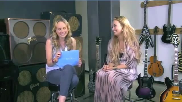 Demi Lovato Acuvue Live Chat - May 16_ 2012 075425
