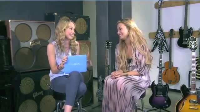 Demi Lovato Acuvue Live Chat - May 16_ 2012 075481