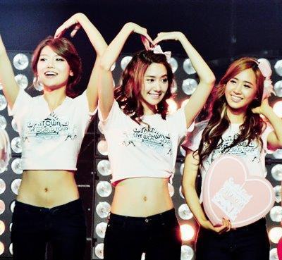 540275_280987871992826_205206336237647_612845_502541291_n_large - SNSD
