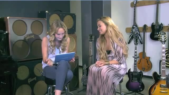 Demi Lovato Acuvue Live Chat - May 16_ 2012 075954