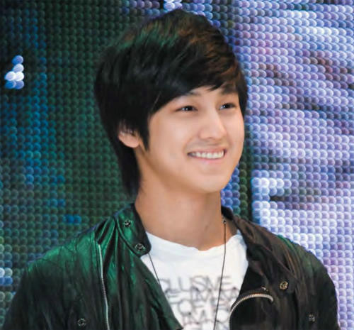 Dar,pe cine iubesc eu?Eu,te iubesc pe tine!:$