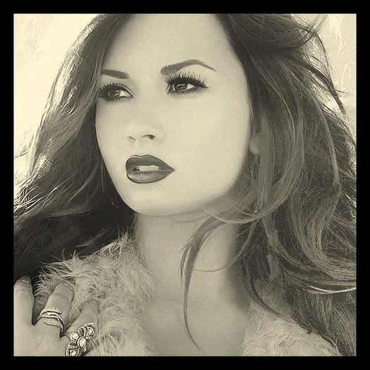 [se uita la Jake, trista si se simtea vinovata]