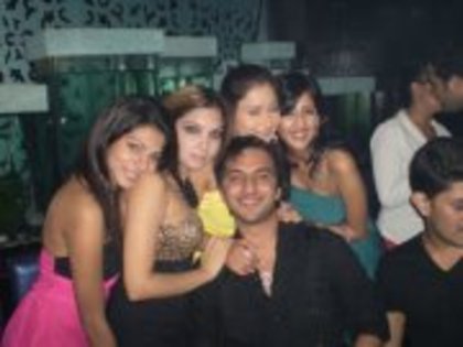 150437_292059360886622_100002476828719_635366_420724634_a - sara khan 8