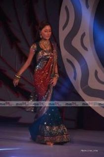 523015_292059320886626_100002476828719_635365_1834636740_a - sara khan 8