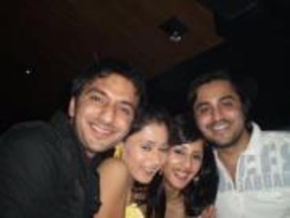 526266_292059384219953_178931659_a - sara khan 8