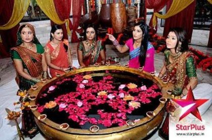 547774_292418920850666_100002476828719_636123_1781780545_n - sara khan 8