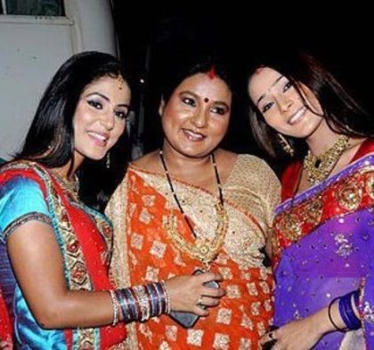 560243_292418250850733_100002476828719_636117_1095837805_n - sara khan 8