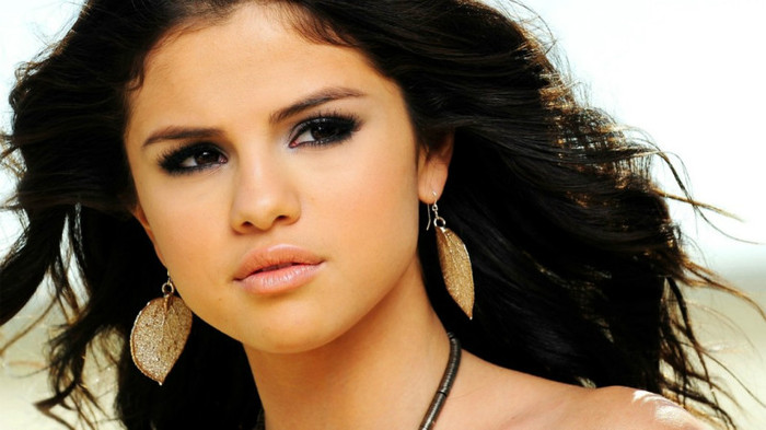 selena_gomez_2012_hd_wallpapers_11-1024x576[1]