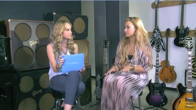 Demi Lovato Acuvue Live Chat - May 16_ 2012 085009